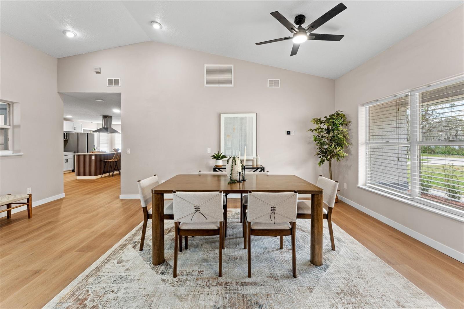 5521 Oak St Property Photo 10