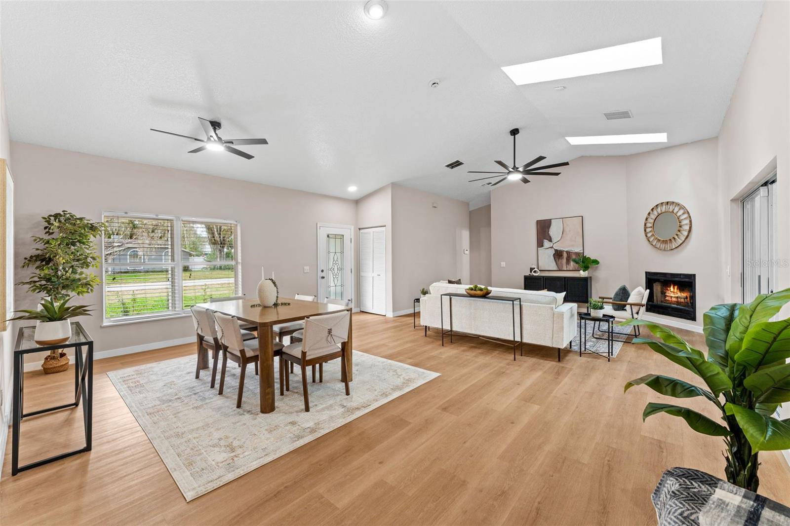 5521 Oak St Property Photo 12