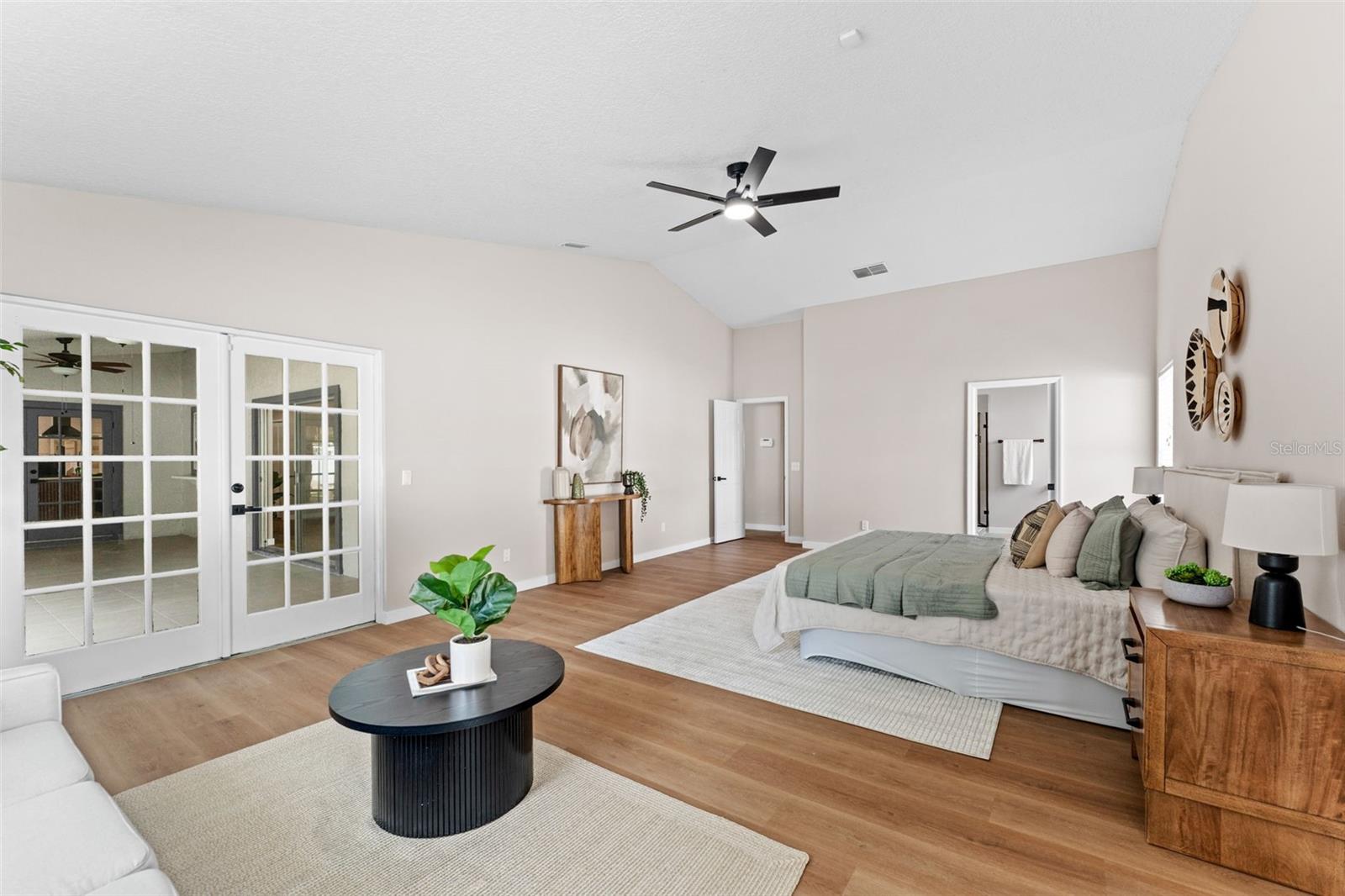 5521 Oak St Property Photo 13
