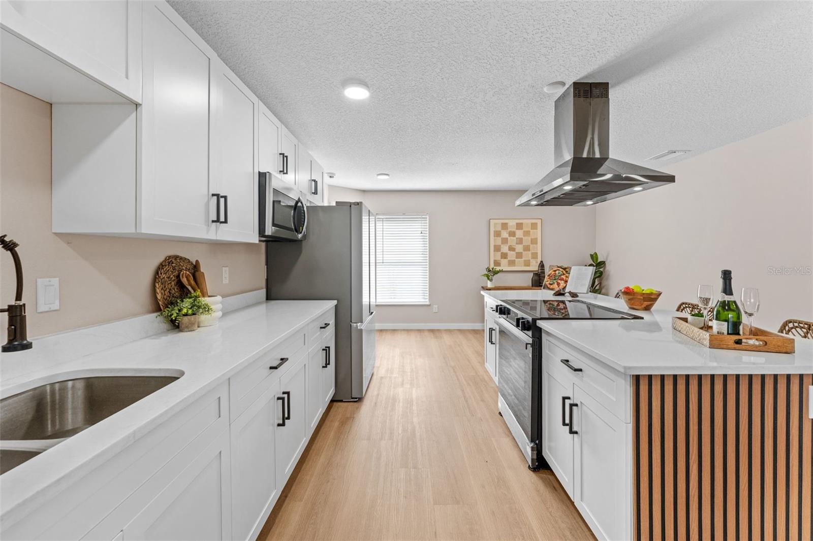 5521 Oak St Property Photo 17