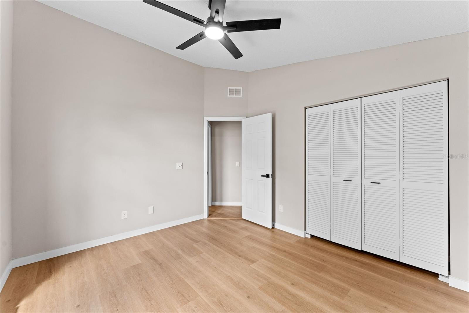 5521 Oak St Property Photo 25