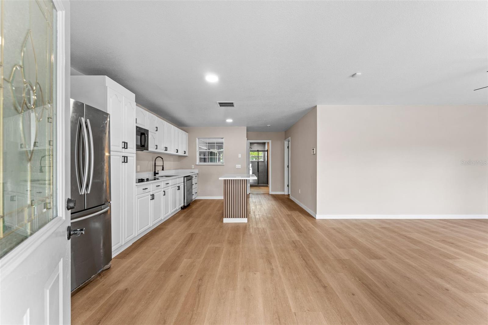 5521 Oak St Property Photo 33