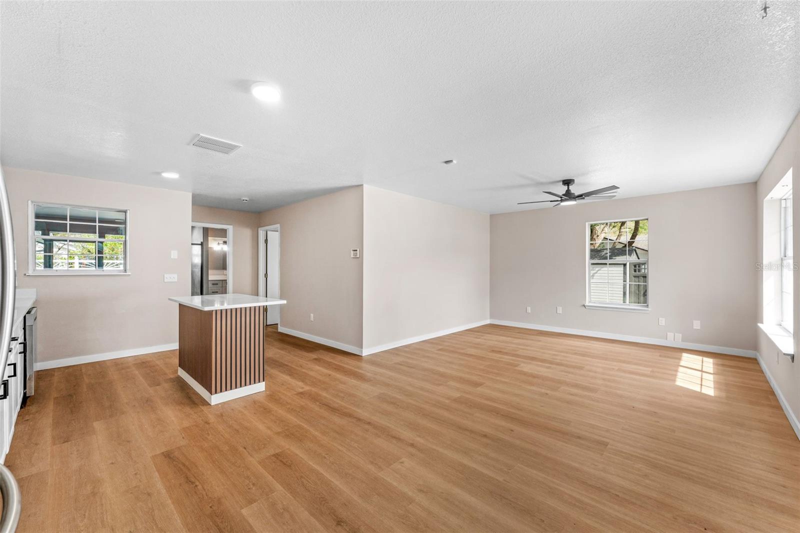 5521 Oak St Property Photo 34