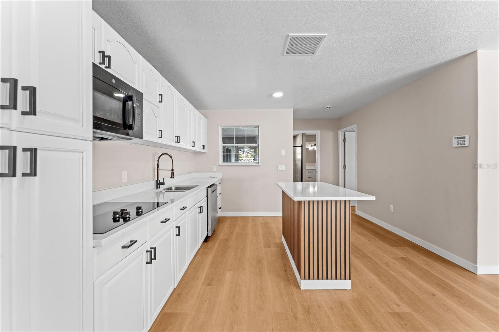 5521 Oak St Property Photo 38