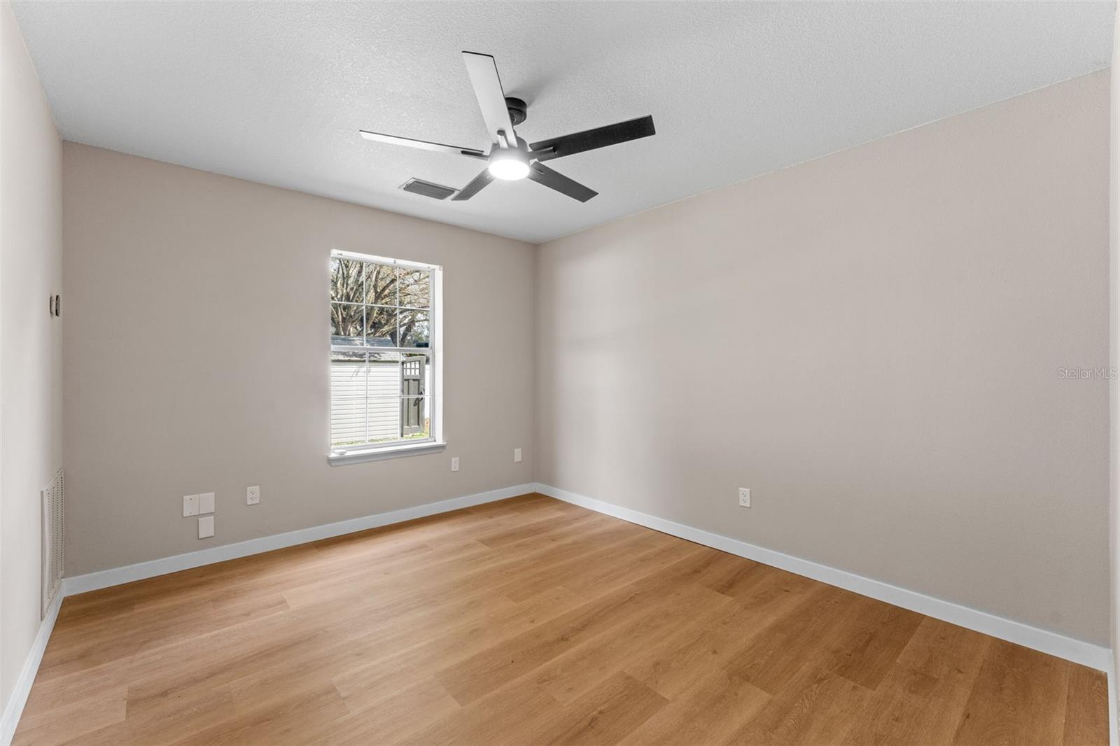 5521 Oak St Property Photo 40