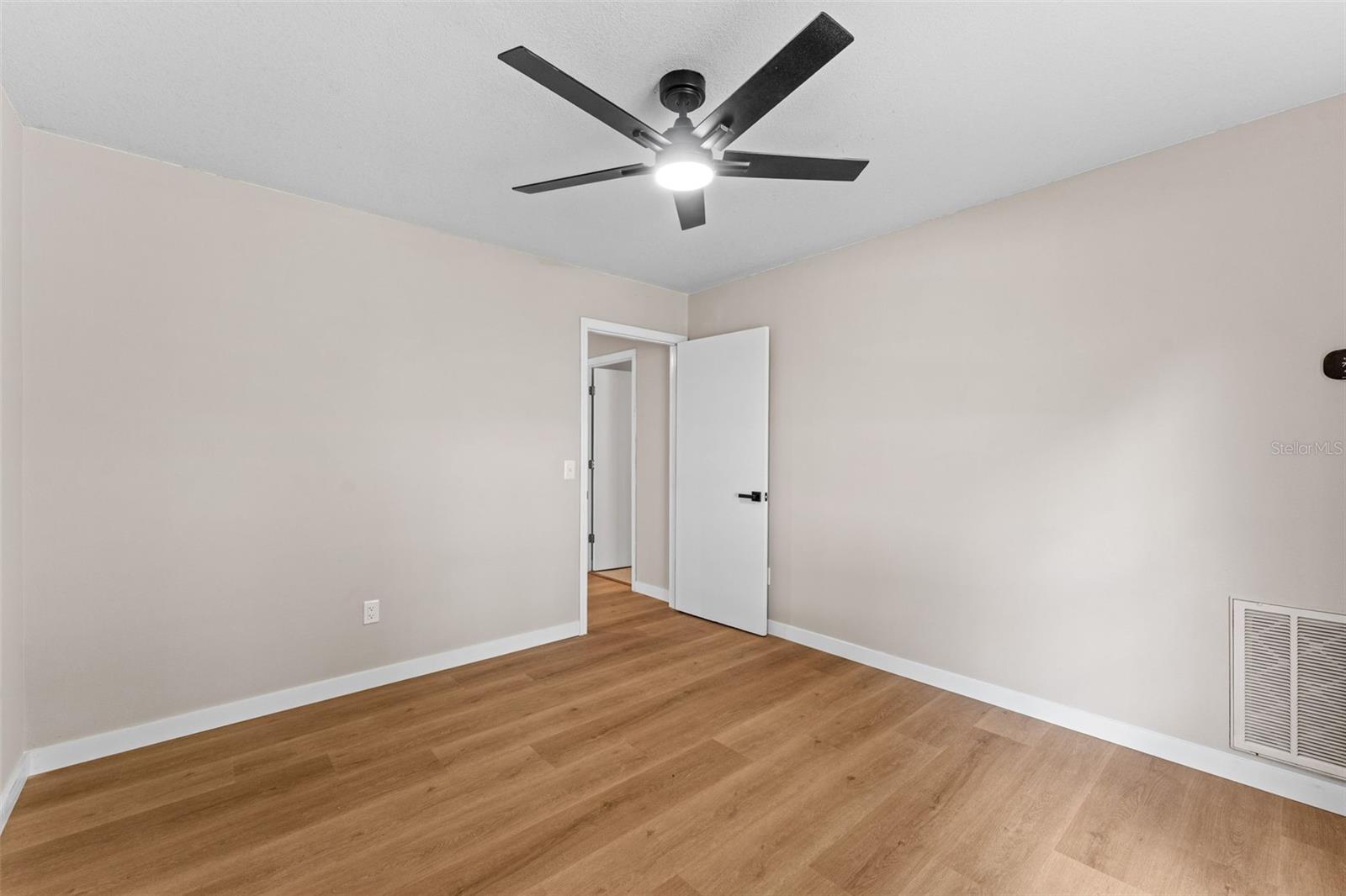 5521 Oak St Property Photo 41