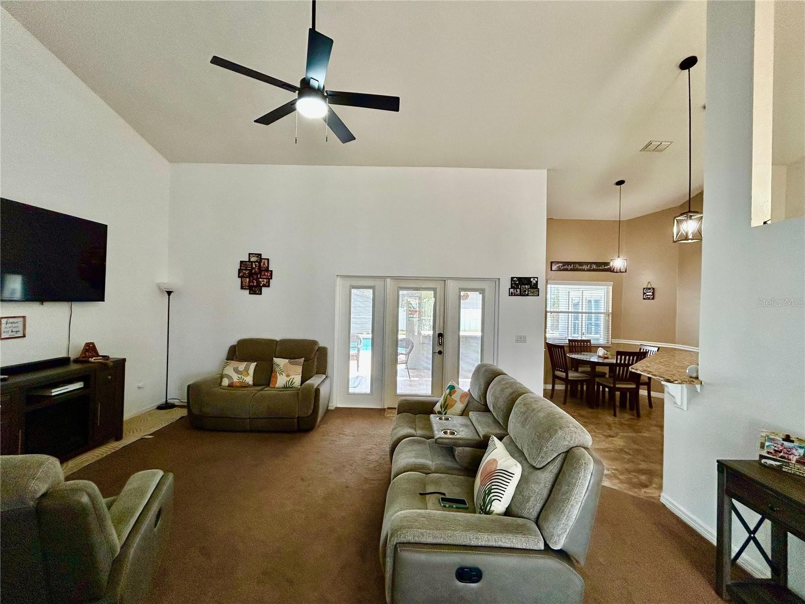 2085 Raymond Dr Property Photo 8