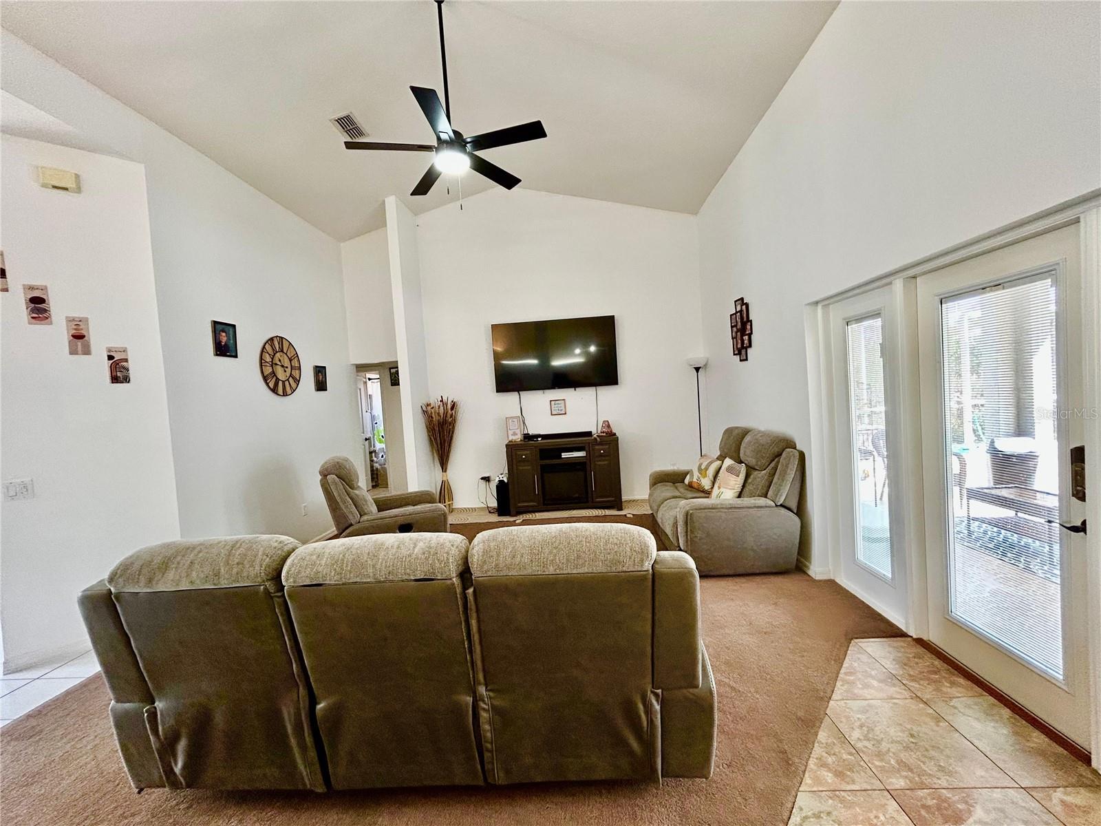 2085 Raymond Dr Property Photo 9