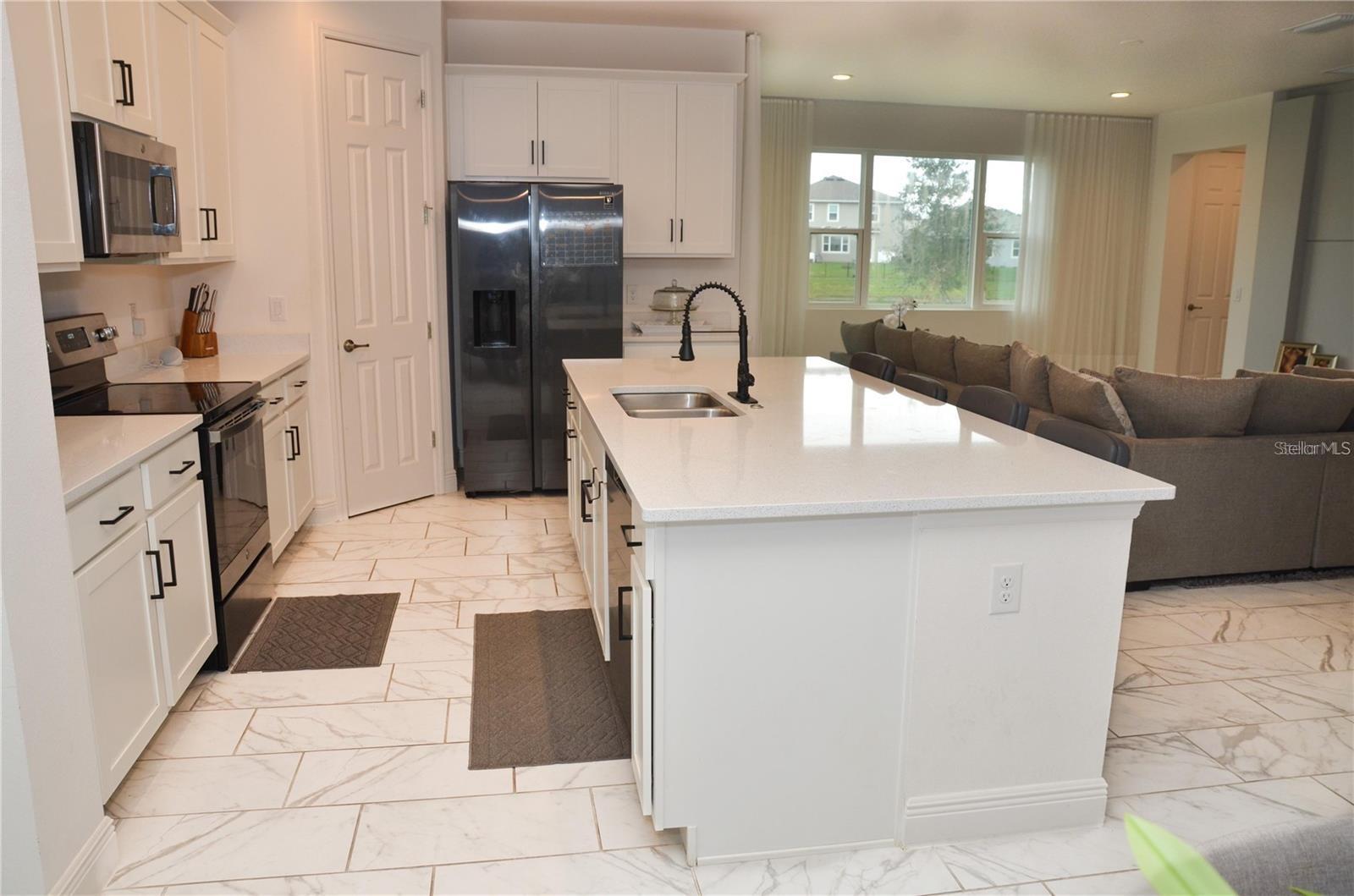 5052 Center Ct Property Photo 5