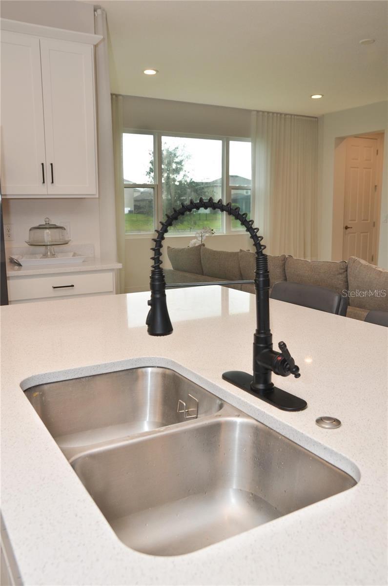 5052 Center Ct Property Photo 6