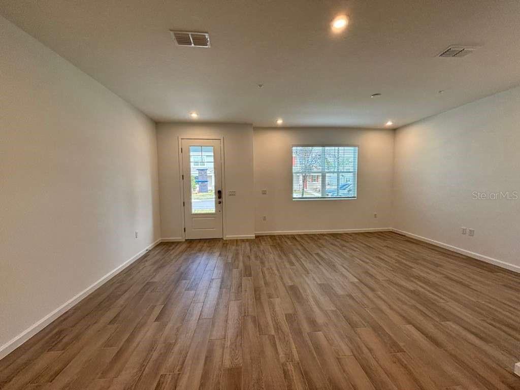 9872 Walkway Dr Property Photo 2