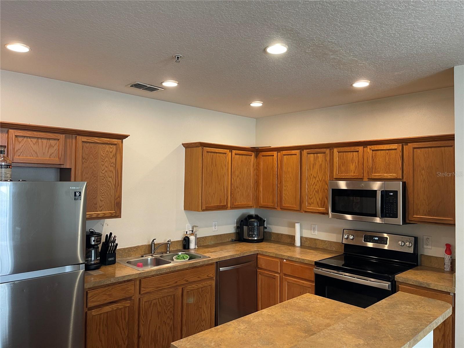 2024 Cypress Bay Blvd Property Photo 7