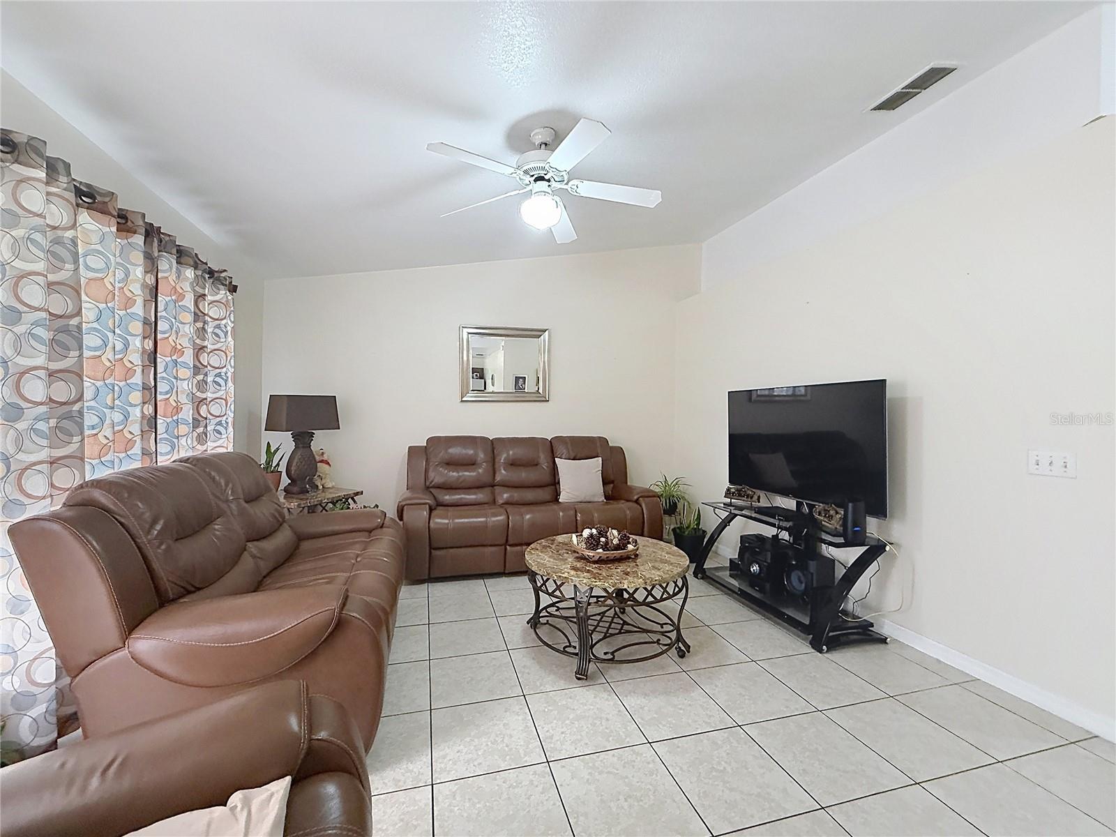 522-524 Imperial Pl Property Photo 15