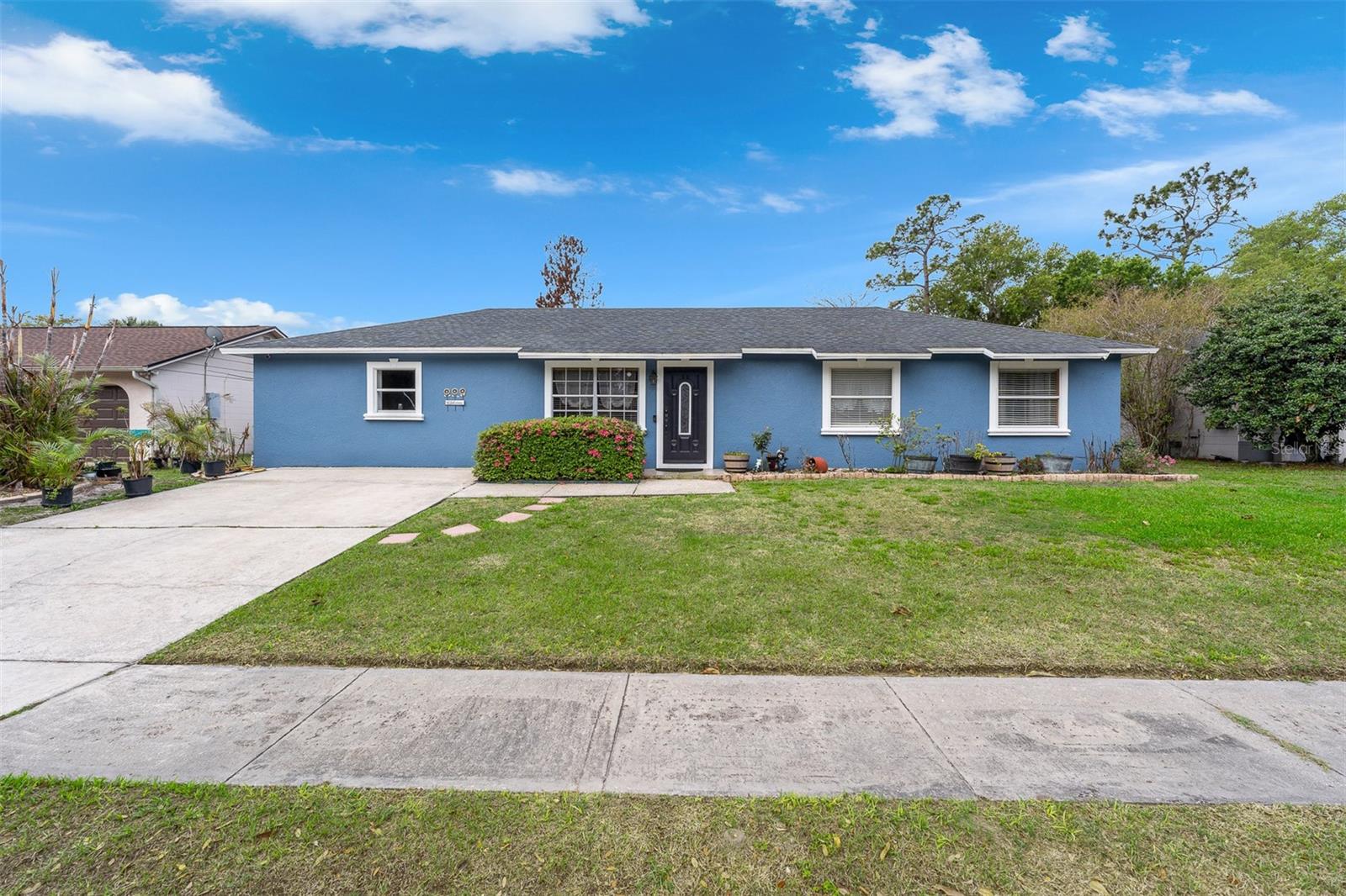 8509 Lyonia Dr Property Photo 1