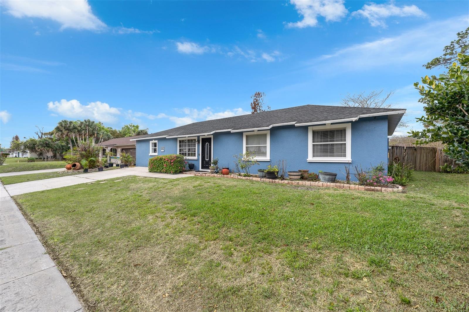 8509 Lyonia Dr Property Photo 2
