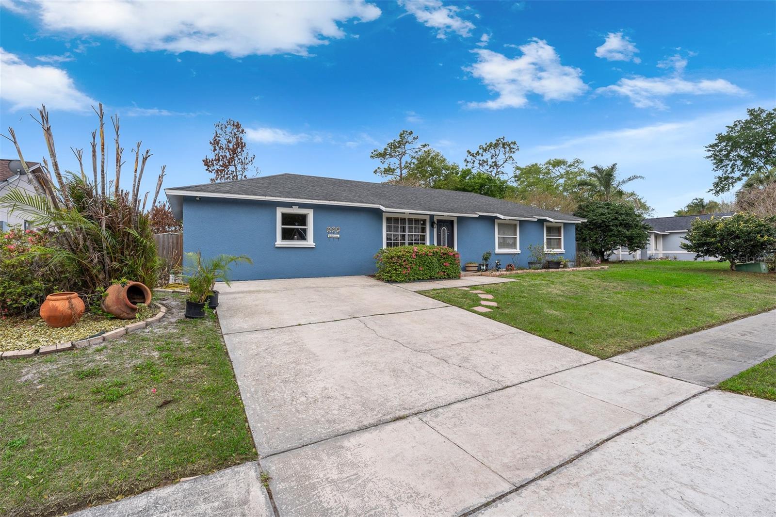 8509 Lyonia Dr Property Photo 3