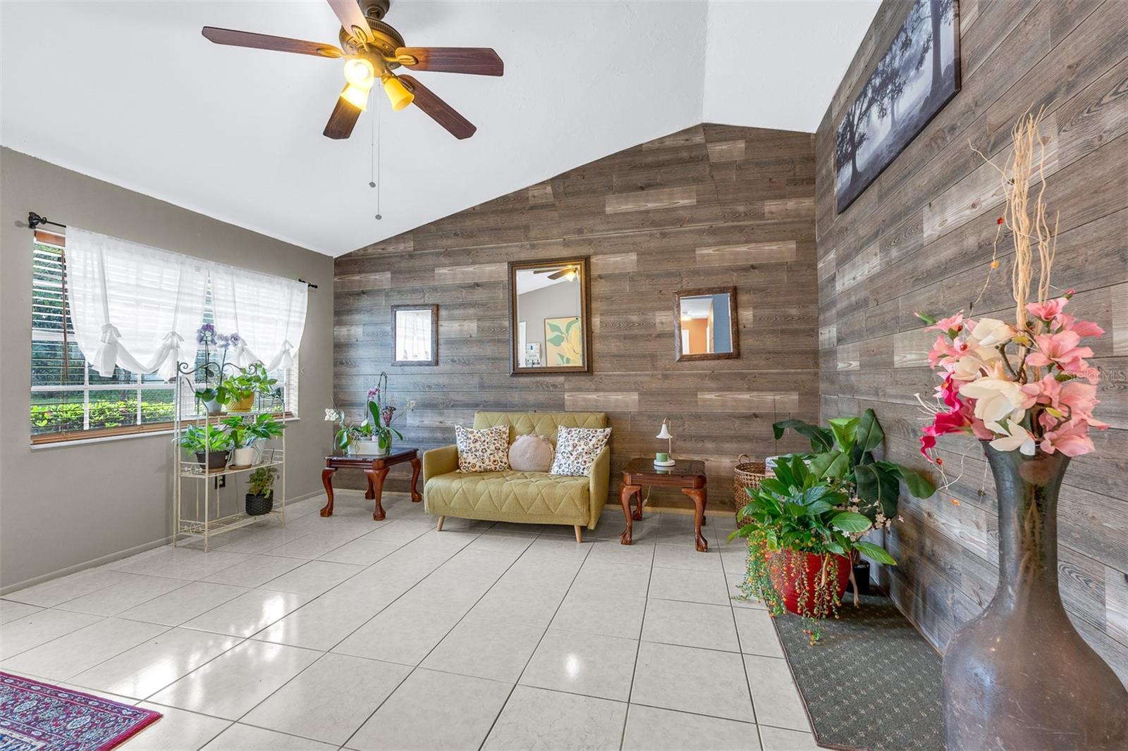 8509 Lyonia Dr Property Photo 6