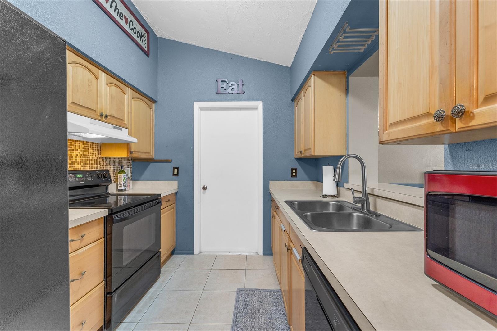 8509 Lyonia Dr Property Photo 13