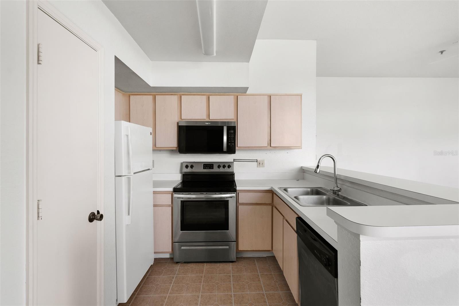 7320 Westpointe Blvd #533 Property Photo 14