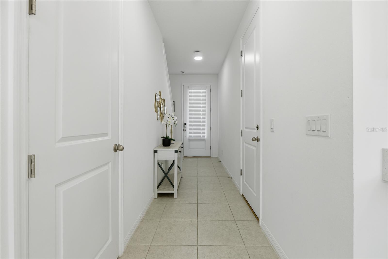 710 Longboat Dr Property Photo 4