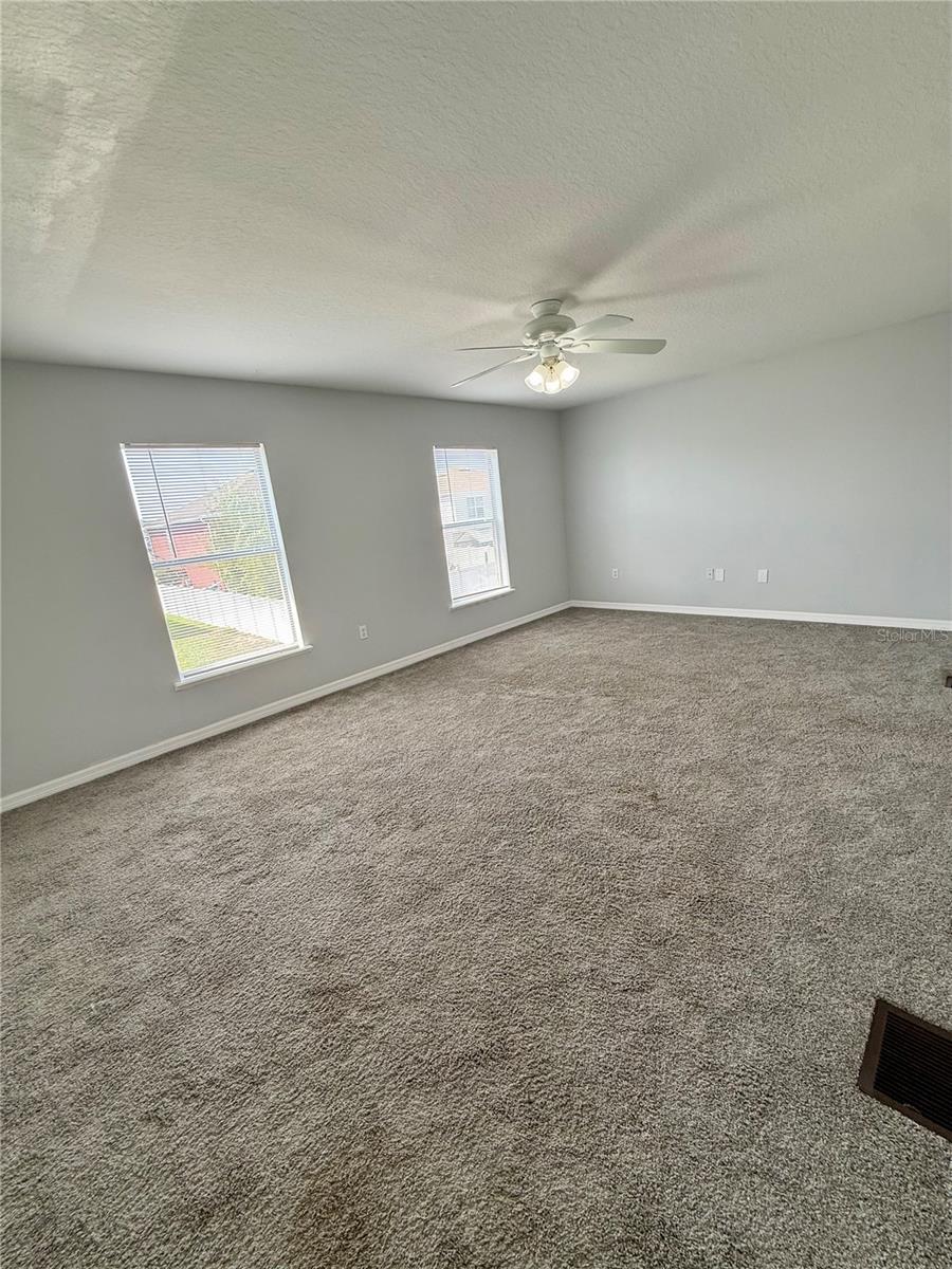 5445 Chandler Dr Property Photo 4