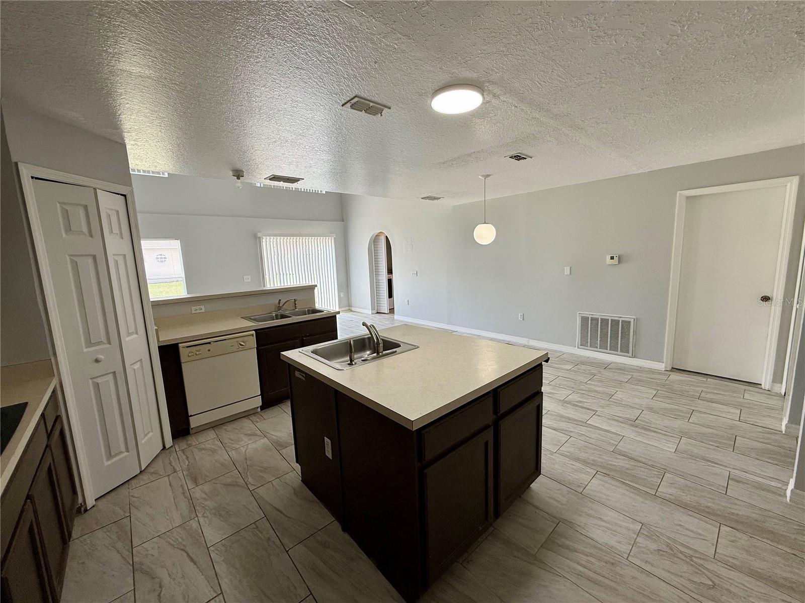 5445 Chandler Dr Property Photo 8