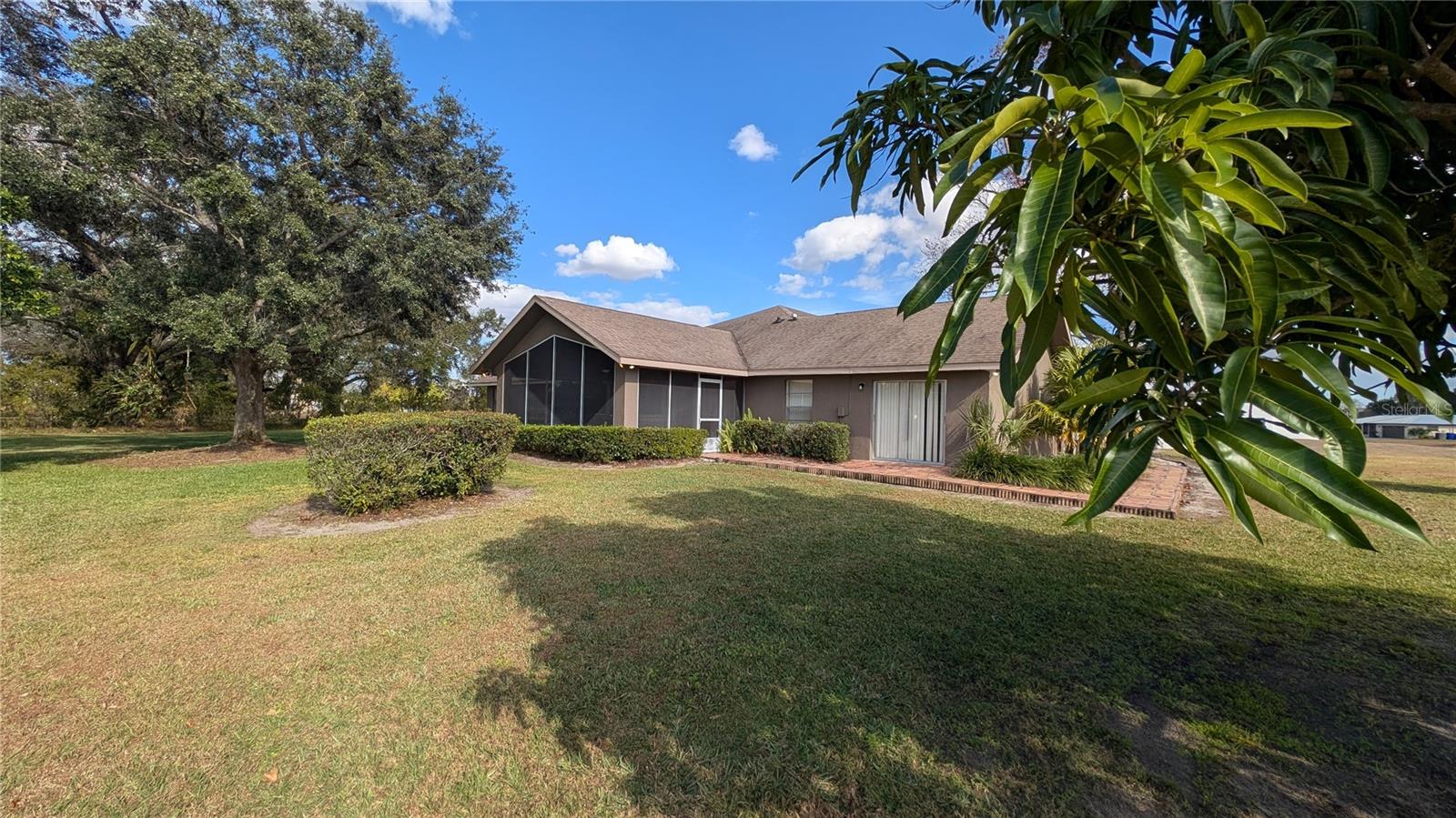 408 Lexington Dr Property Photo 3