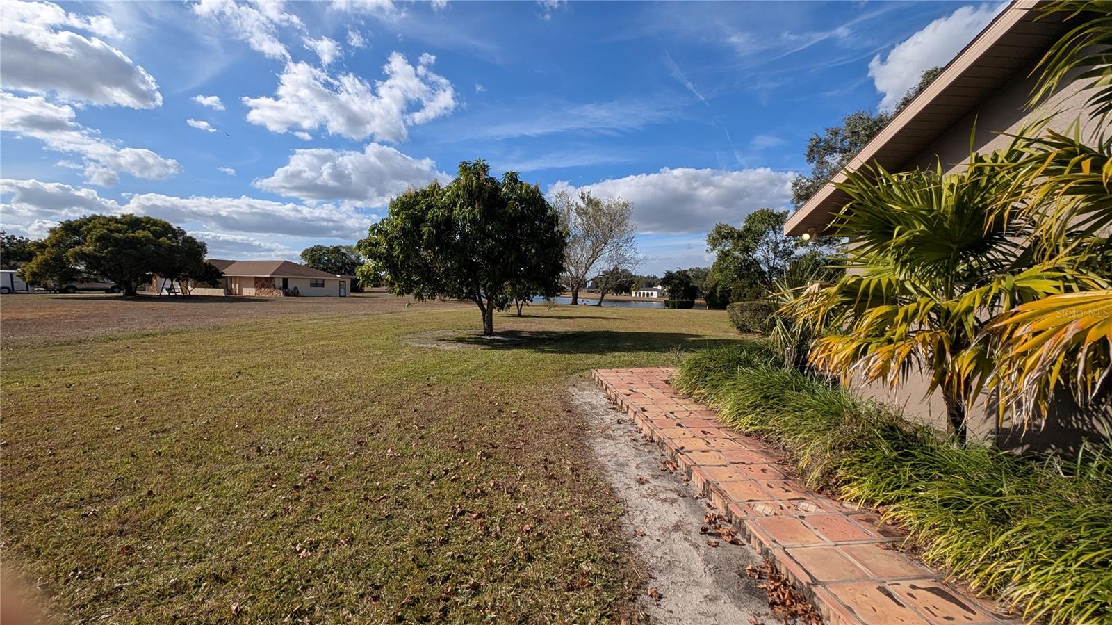 408 Lexington Dr Property Photo 4