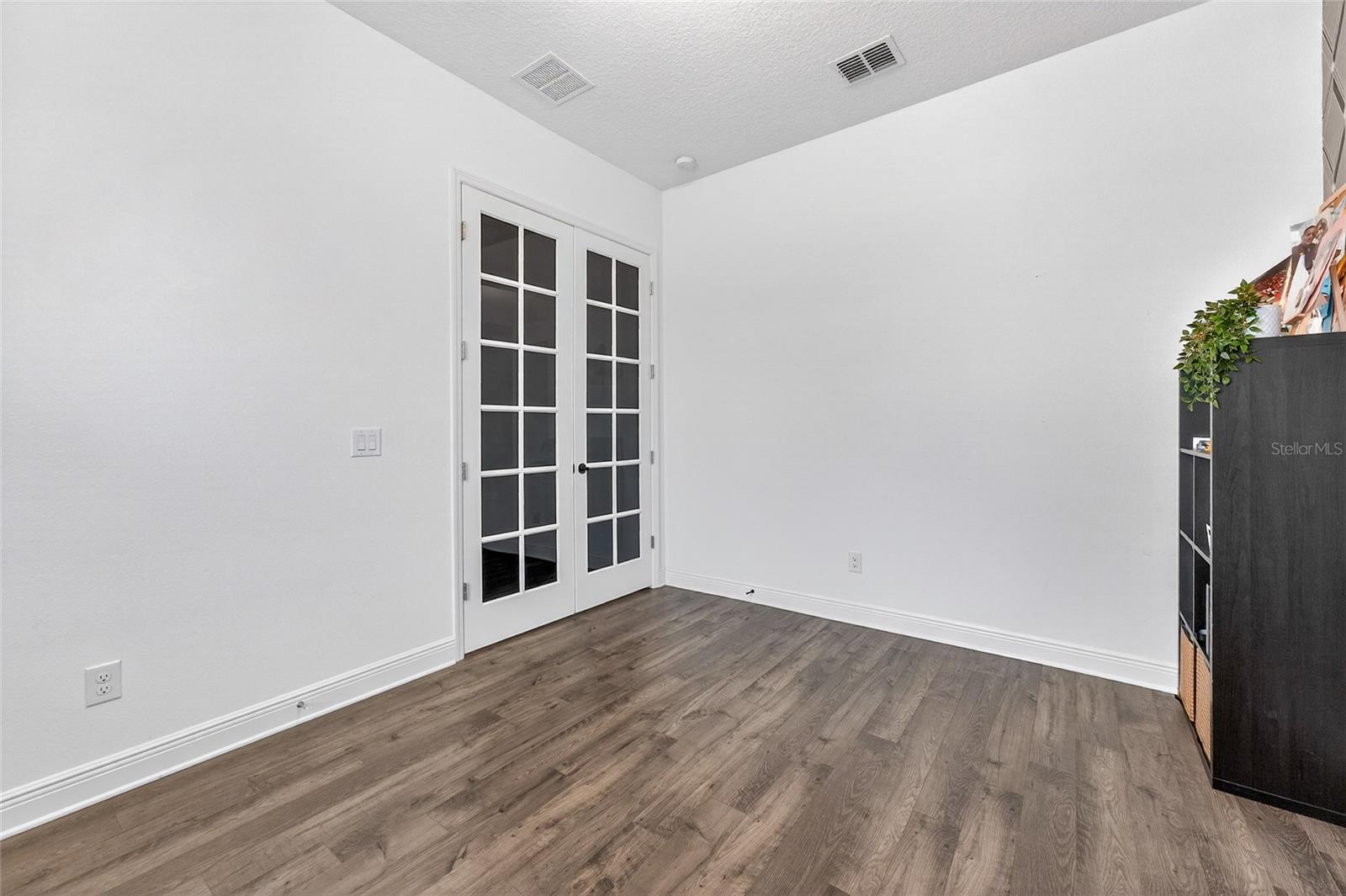 19076 Planetree St Property Photo 24
