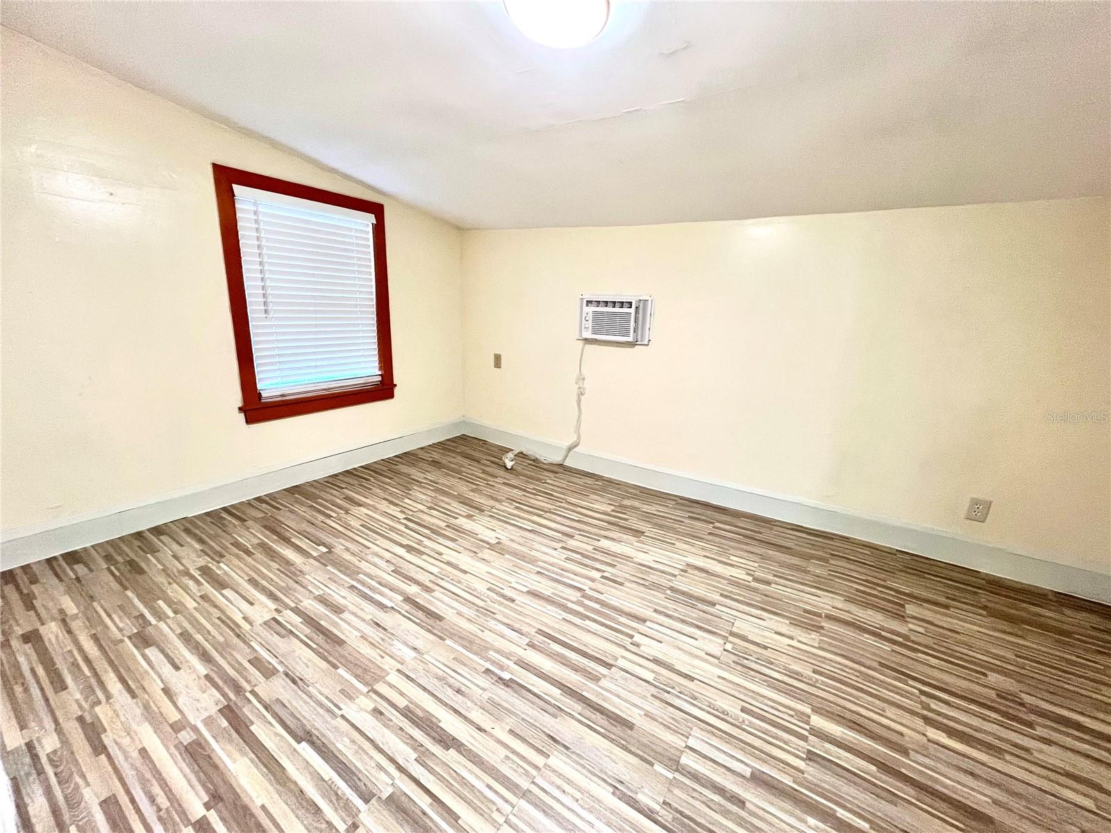 343 Weaver Ave Property Photo 5