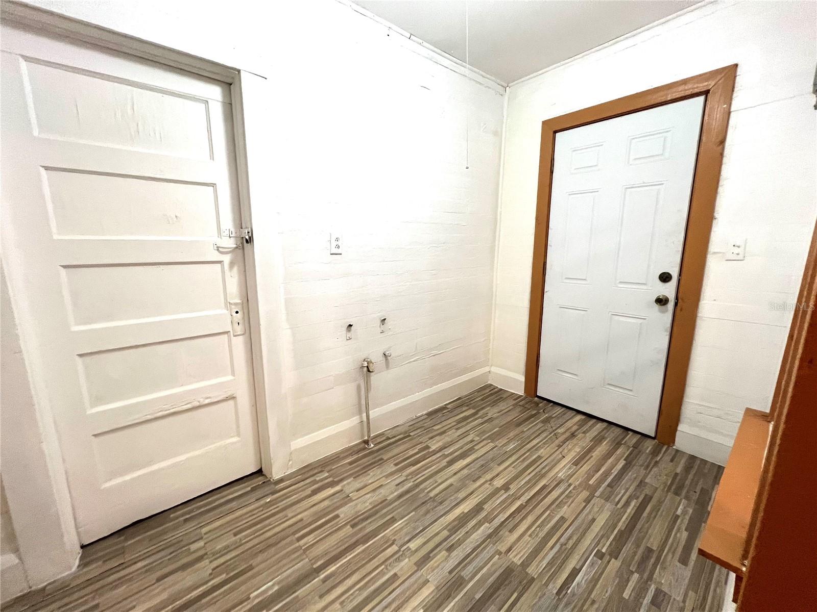 343 Weaver Ave Property Photo 6
