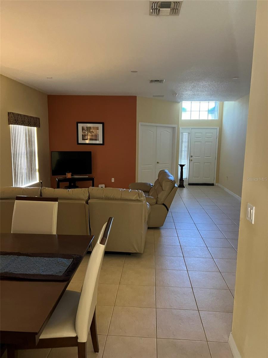 948 Hacienda Cir Property Photo 6