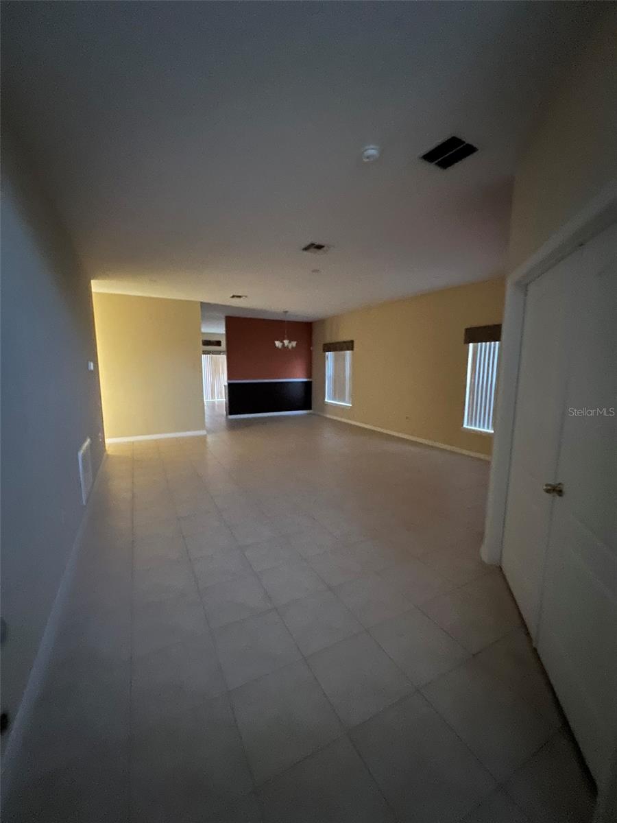 948 Hacienda Cir Property Photo 7