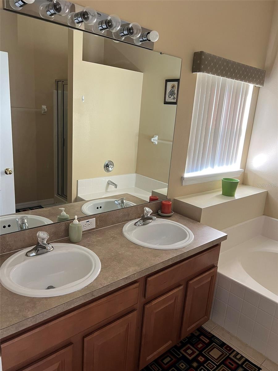 948 Hacienda Cir Property Photo 13
