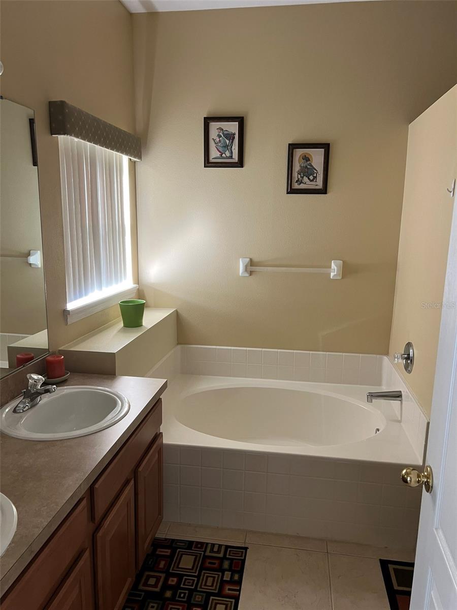 948 Hacienda Cir Property Photo 14
