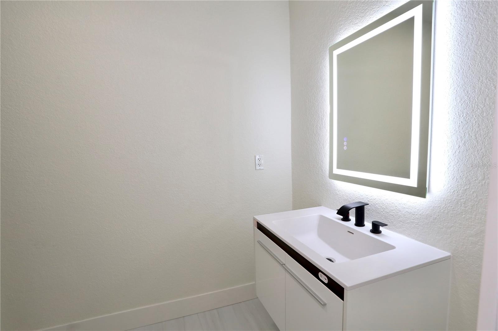 2801 Waumpi Trl Property Photo 31