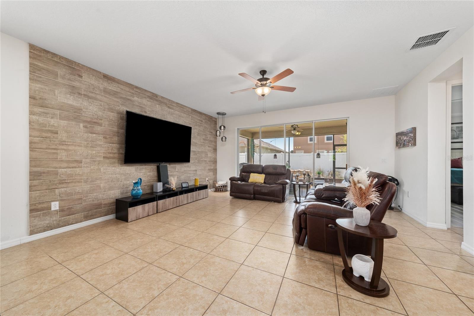 2121 Avian Loop Property Photo 26