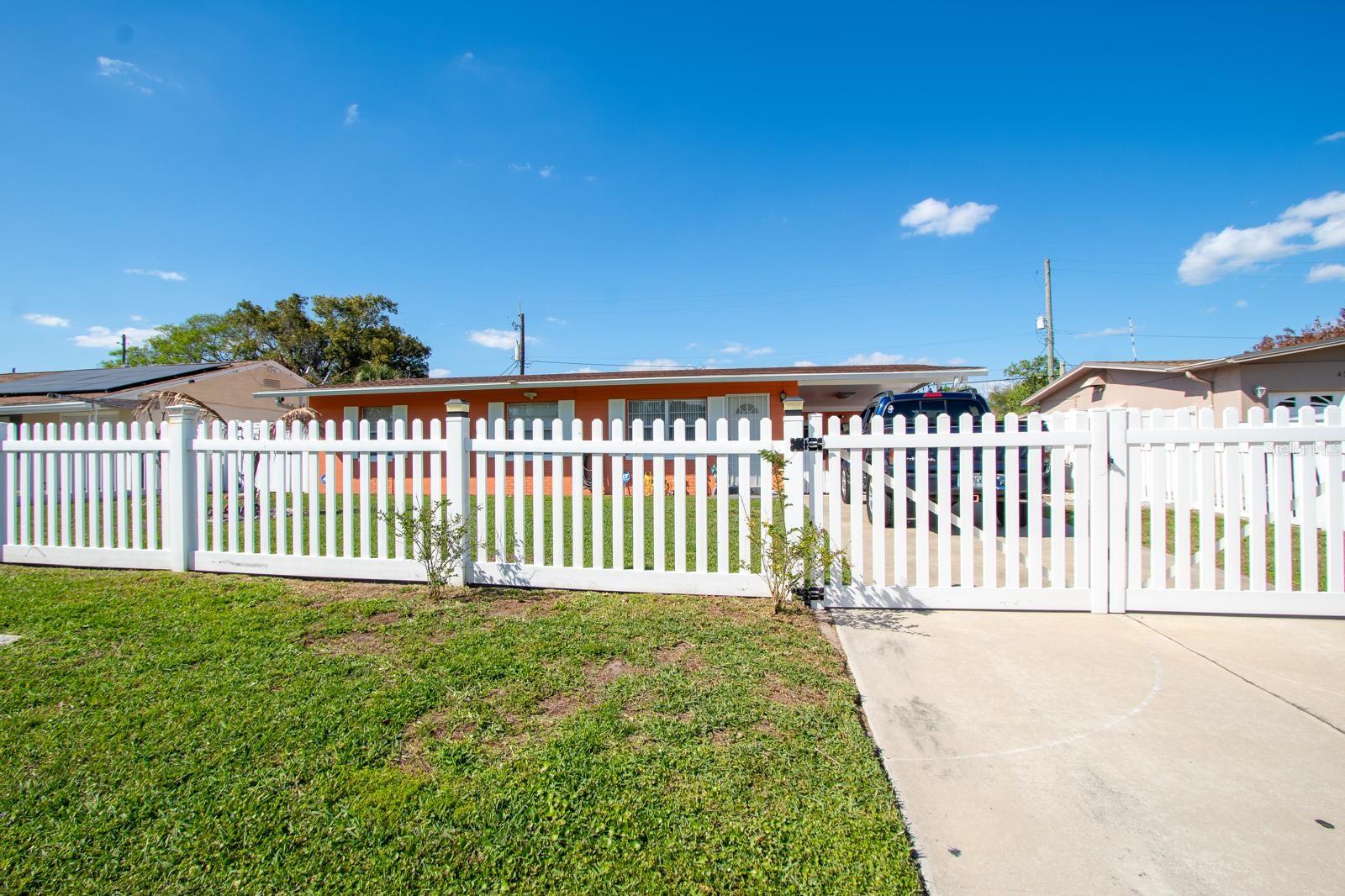 4401 Edgebrook Property Photo 4