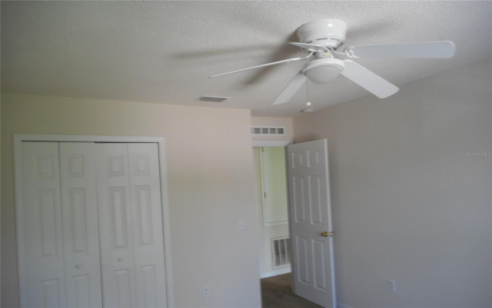 950 Derbyshire Dr Property Photo 4