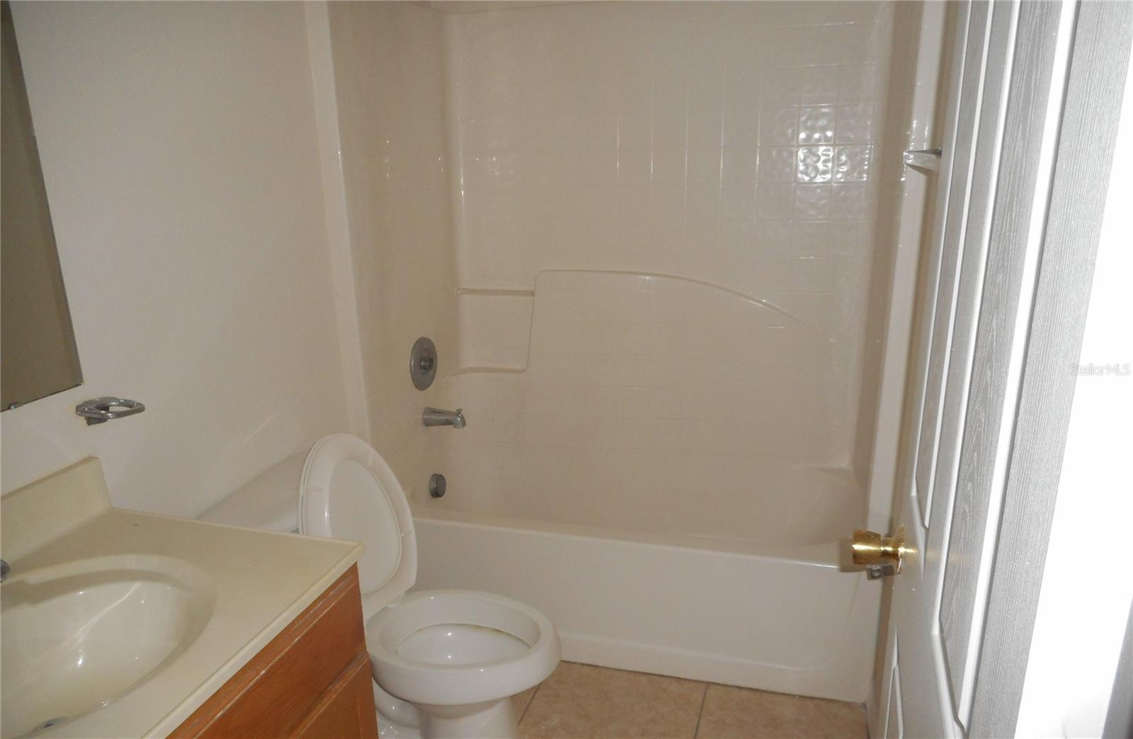 950 Derbyshire Dr Property Photo 6