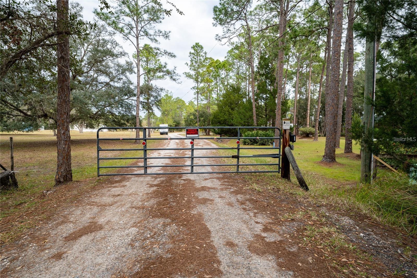 875 Eden Dr Property Photo 4