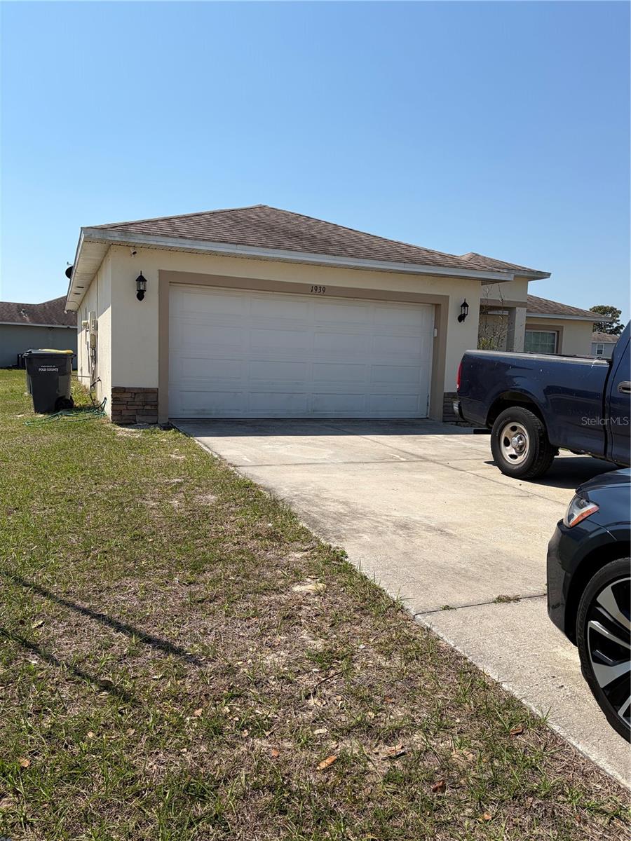 1939 Manatee Dr Property Photo 1