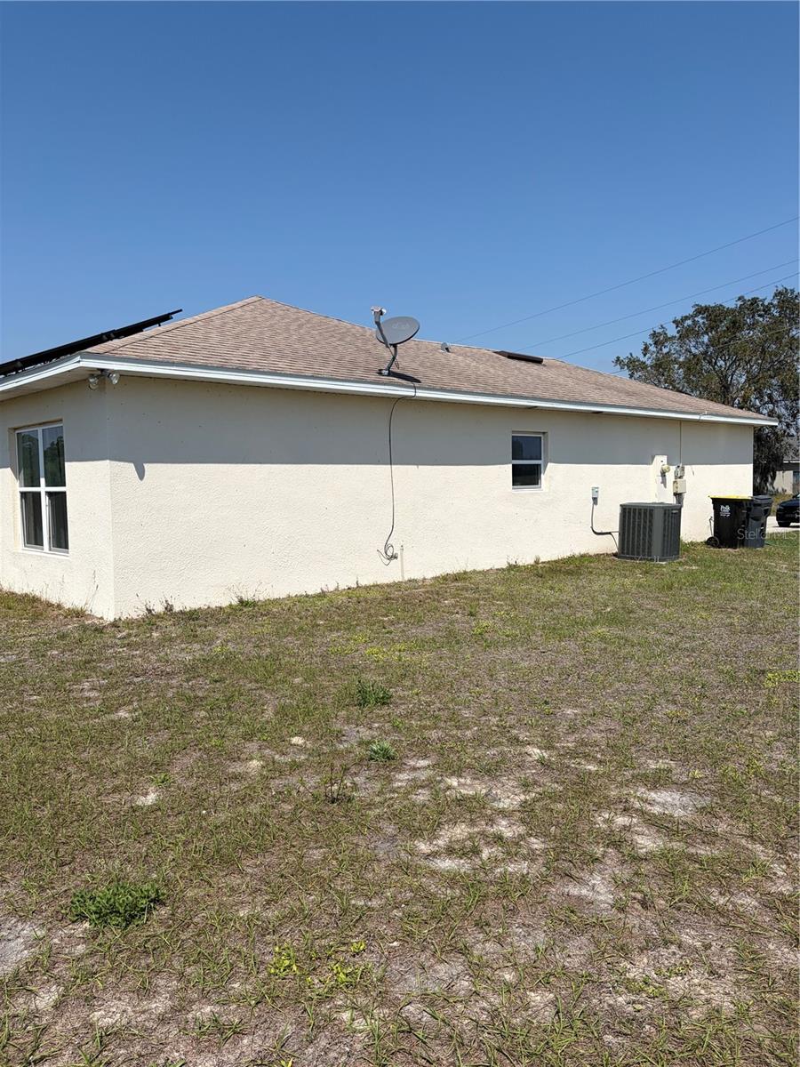 1939 Manatee Dr Property Photo 2