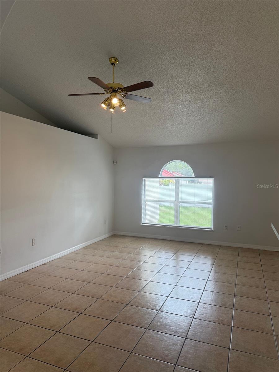 405 Francisco Way Property Photo 6