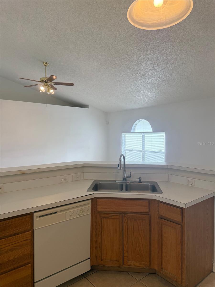 405 Francisco Way Property Photo 14