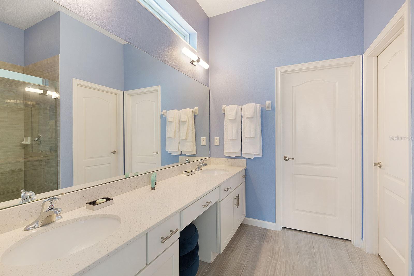 8013 Oak Shadow Ct Property Photo 15