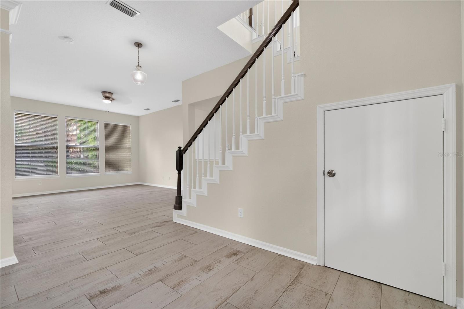 105 Grace Ave Property Photo 3