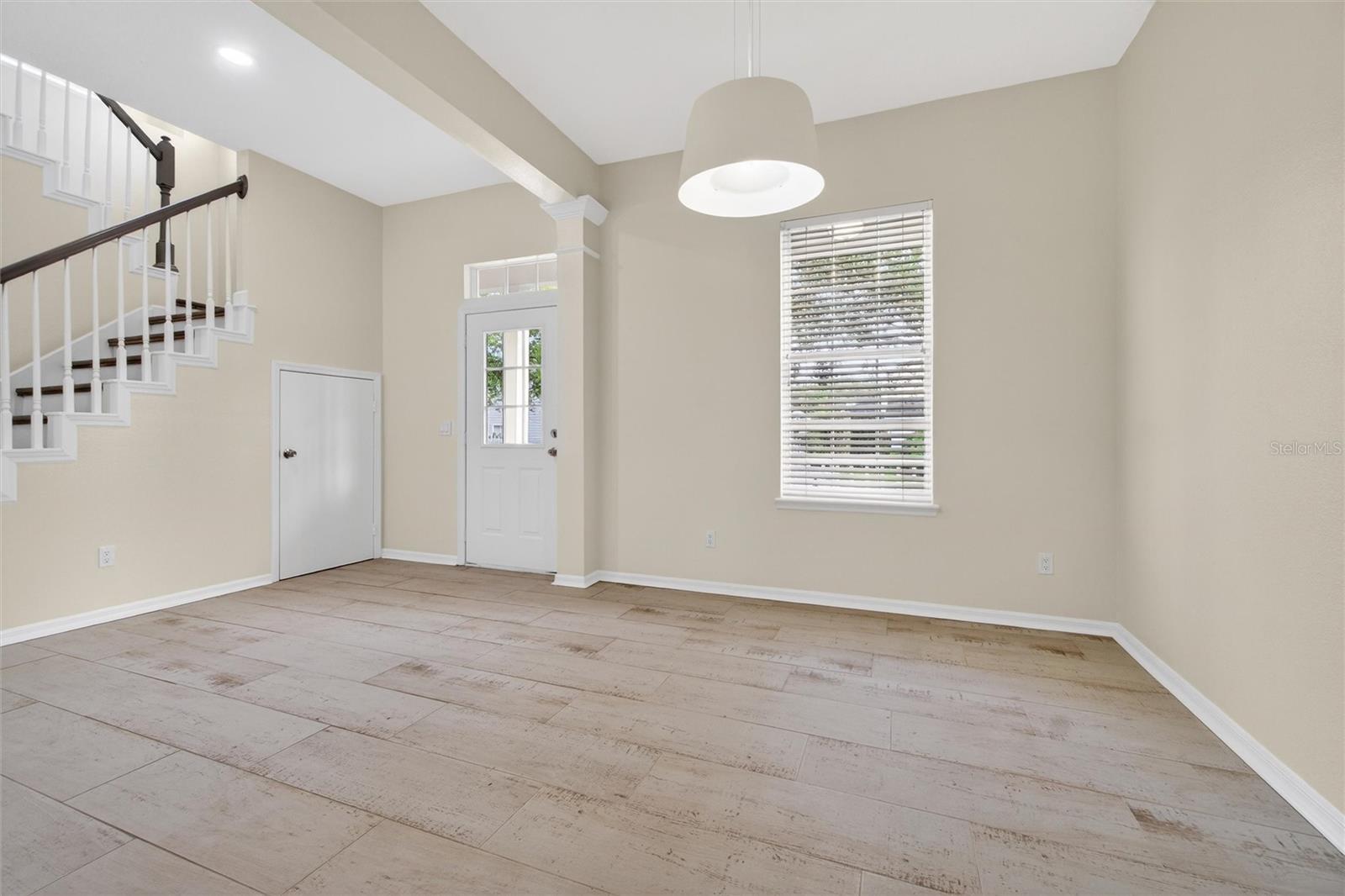 105 Grace Ave Property Photo 8