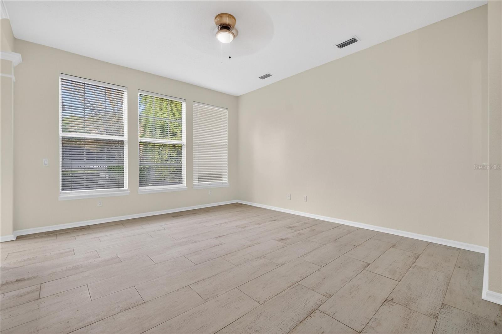 105 Grace Ave Property Photo 10