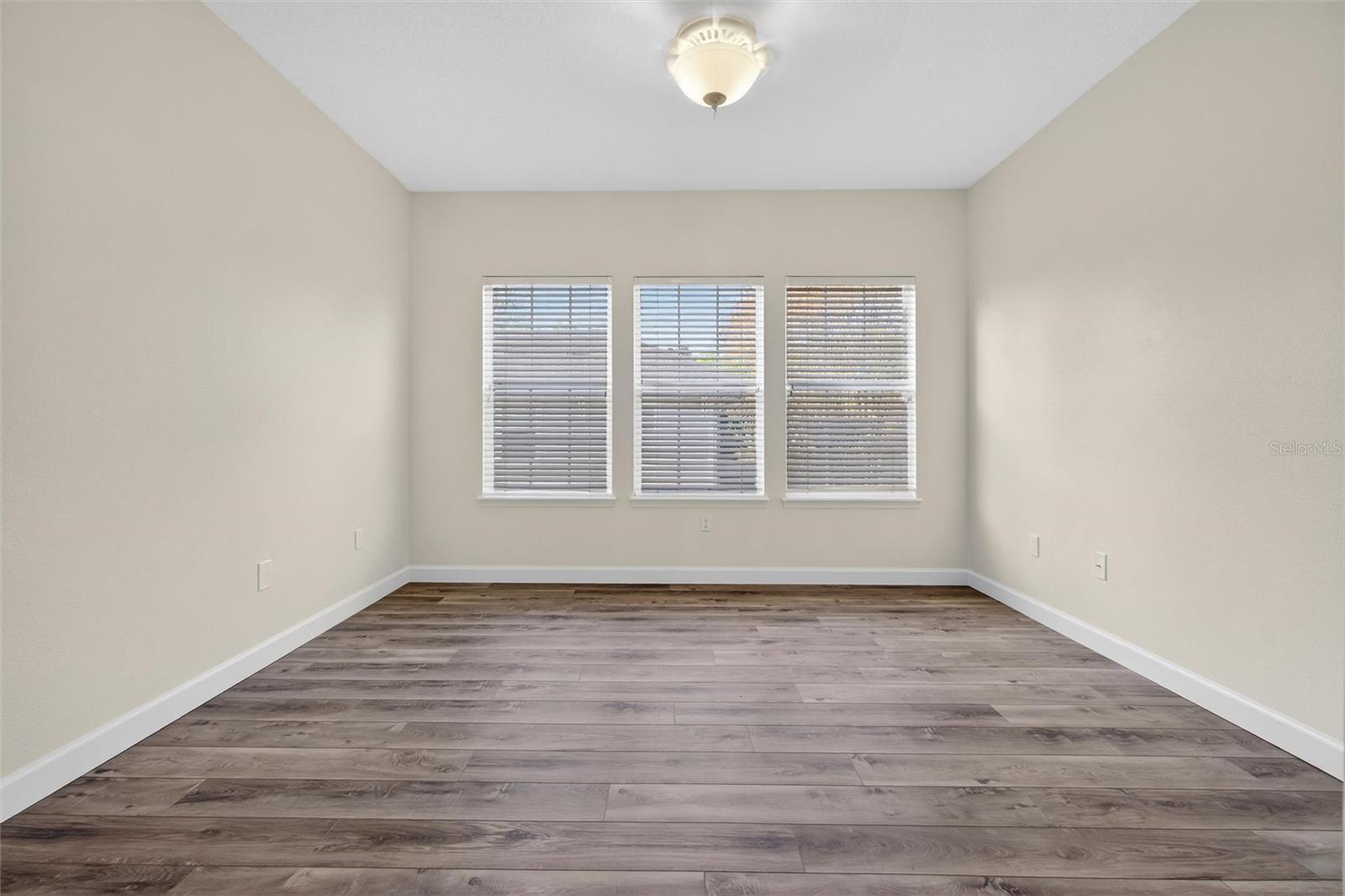 105 Grace Ave Property Photo 33